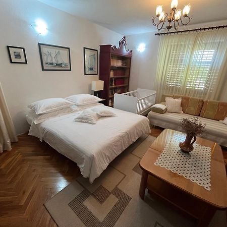 Apartman Mladenka Supetar Kültér fotó