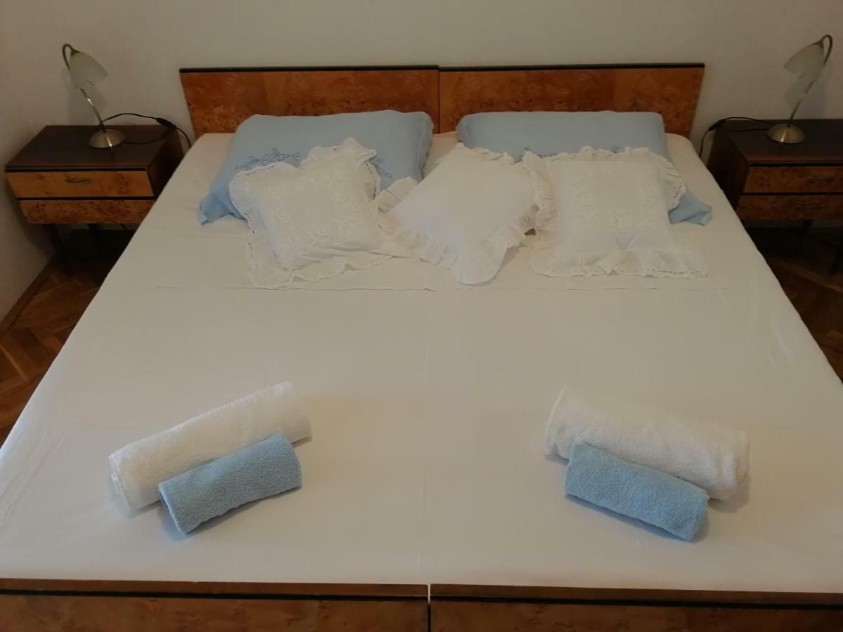 Apartman Mladenka Supetar Kültér fotó
