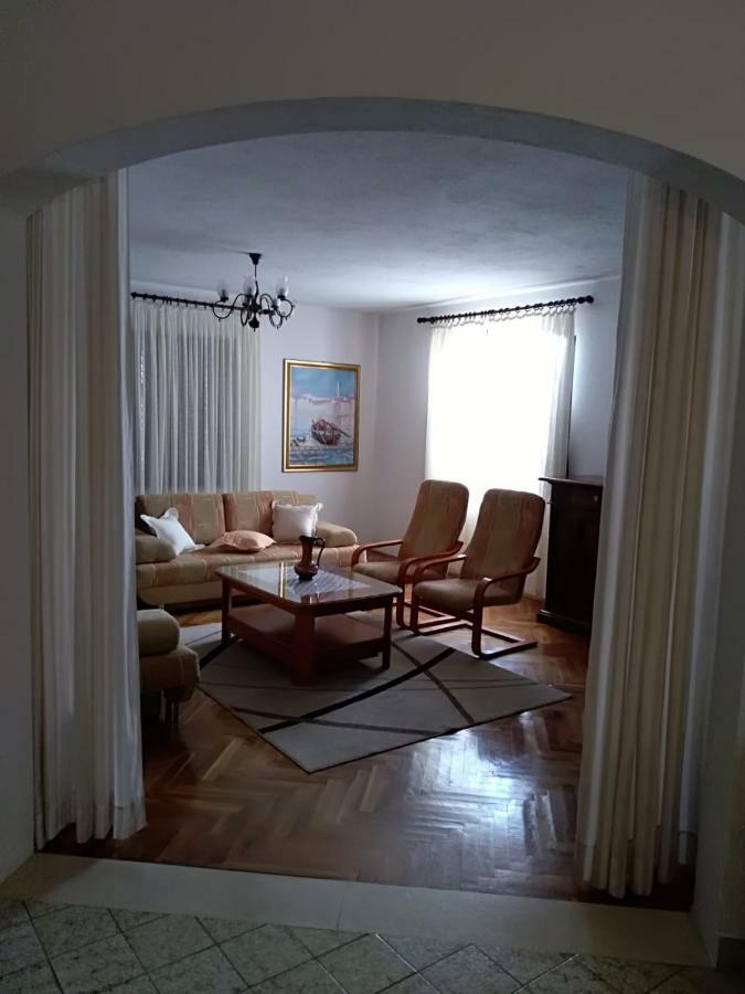Apartman Mladenka Supetar Kültér fotó